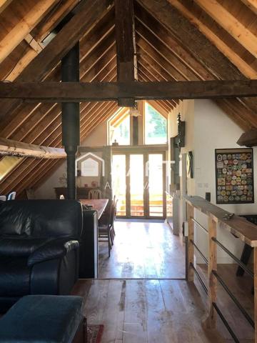 Ancienne ferme entièrement rénové de 160m² avec garage, dépendances, sur 2340m² de terrain