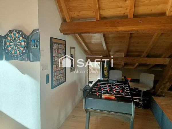 Ancienne ferme entièrement rénové de 160m² avec garage, dépendances, sur 2340m² de terrain