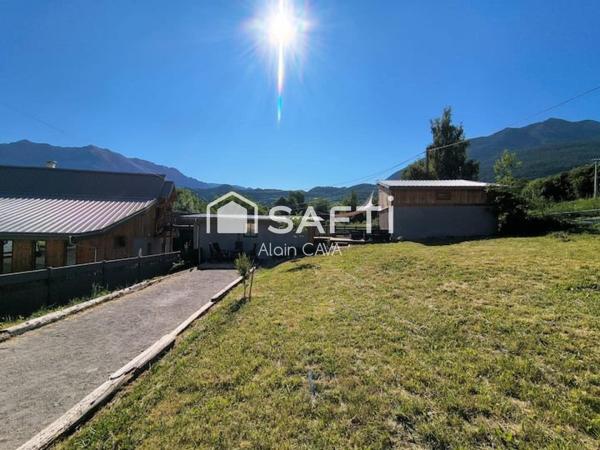 Ancienne ferme entièrement rénové de 160m² avec garage, dépendances, sur 2340m² de terrain