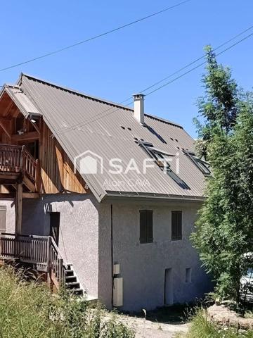 Ancienne ferme entièrement rénové de 160m² avec garage, dépendances, sur 2340m² de terrain