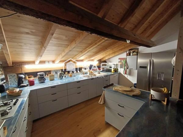 Ancienne ferme entièrement rénové de 160m² avec garage, dépendances, sur 2340m² de terrain