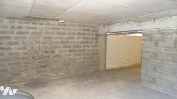 GARAGE TYPE BOX DANS RESIDENCE FERMEE