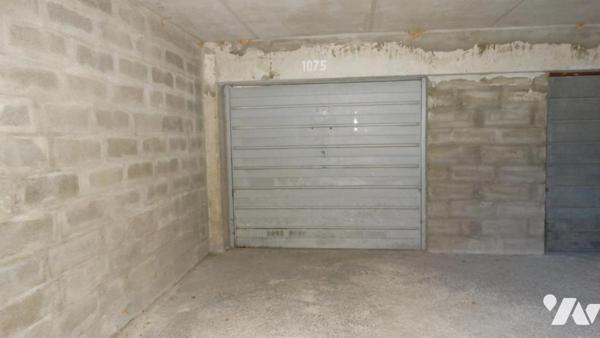 GARAGE TYPE BOX DANS RESIDENCE FERMEE