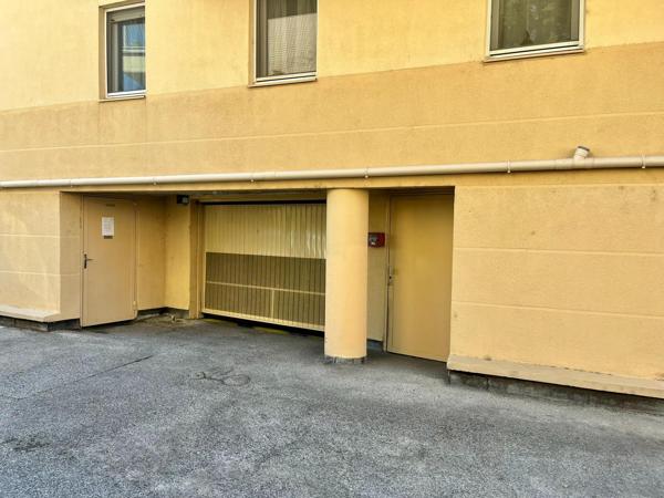 Garage / Box de 28m² sur l'avenue Jean Moulin - Hyères