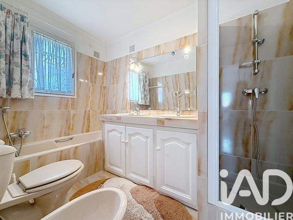 Maison à vendre 9 pièces 209 m² Roquebrune-sur-Argens