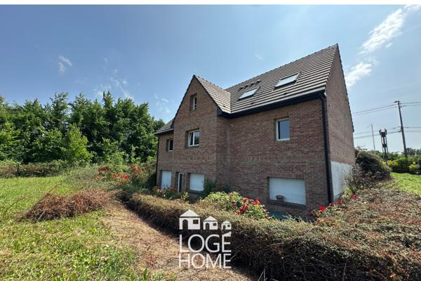 Ensemble immobilier pour cabinet medical / habitation comprenant une superbe maison individuelle en semi plain pied - 8 parkings + un terrain independant constructible de 996m²