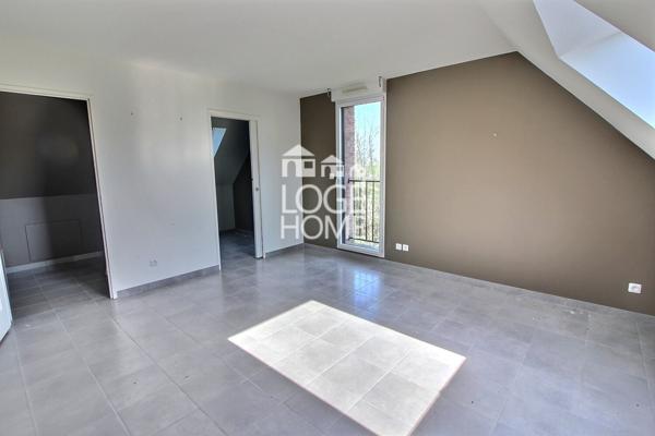 Ensemble immobilier pour cabinet medical / habitation comprenant une superbe maison individuelle en semi plain pied - 8 parkings + un terrain independant constructible de 996m²