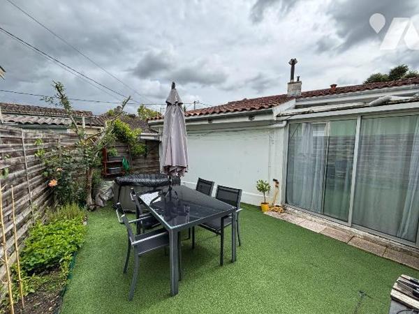 A vendre, Gironde, proche Bordeaux, EYSINES secteur Le Vigean, sur un terrain de 228 m², maison...