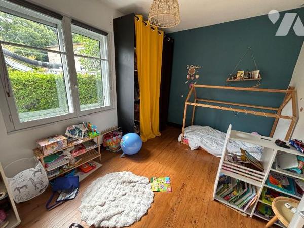 A vendre, Gironde, proche Bordeaux, EYSINES secteur Le Vigean, sur un terrain de 228 m², maison...