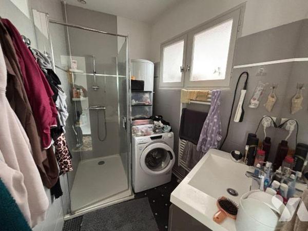 A vendre, Gironde, proche Bordeaux, EYSINES secteur Le Vigean, sur un terrain de 228 m², maison...