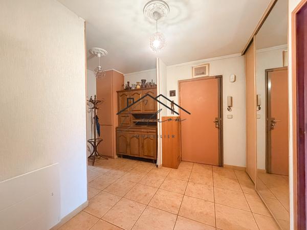 Appartement
         3 pièces
        - 68 m² 210 000 € *