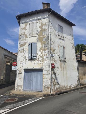 Immeuble à SAINT-JEAN-D'ANGELY, 17400 - 68m²