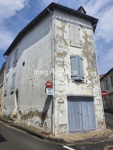 Immeuble à SAINT-JEAN-D'ANGELY, 17400 - 68m²