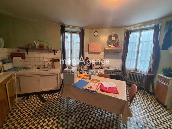 Immeuble à SAINT-JEAN-D'ANGELY, 17400 - 68m²