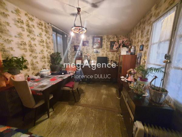 Immeuble à SAINT-JEAN-D'ANGELY, 17400 - 68m²