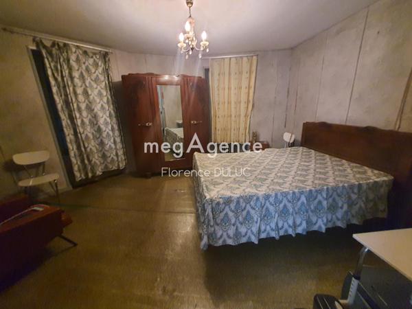 Immeuble à SAINT-JEAN-D'ANGELY, 17400 - 68m²