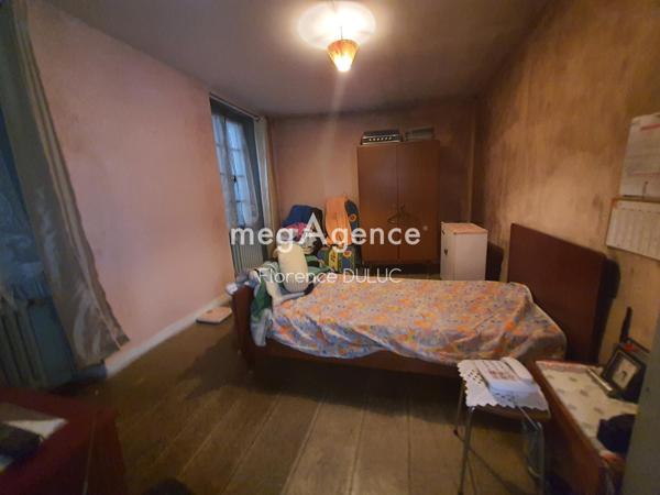 Immeuble à SAINT-JEAN-D'ANGELY, 17400 - 68m²