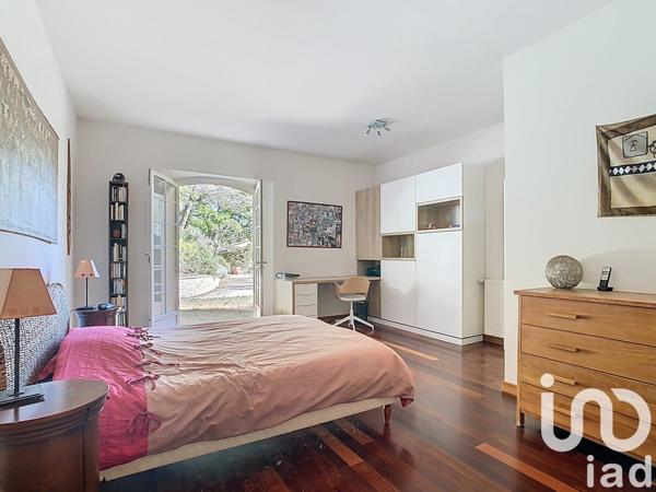 Maison d’architecte 8 pièces de 250 m² à Éguilles (13510)