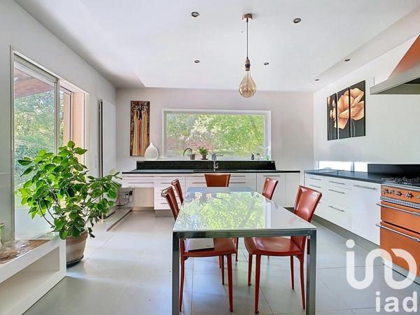 Maison d’architecte 8 pièces de 250 m² à Éguilles (13510)