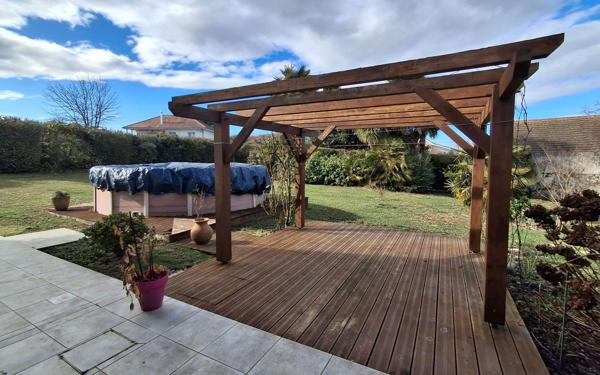 Maison à louer    5 pièces •  Navailles-Angos