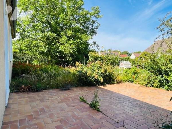 A vendre sur la commune de Saint-Senier-sous-Avranches, à proximité du centre-ville d'Avranches...