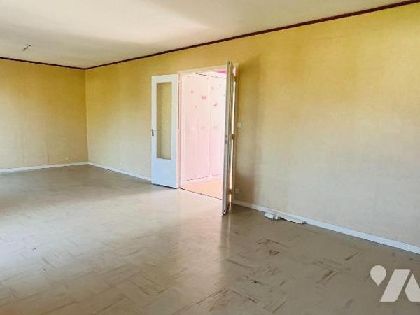 A vendre sur la commune de Saint-Senier-sous-Avranches, à proximité du centre-ville d'Avranches...