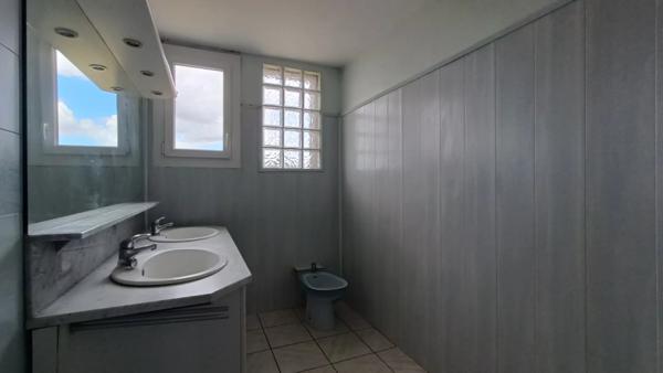 MAISON SUR SOUS-SOL AVANTON