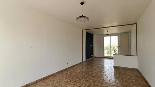 MAISON SUR SOUS-SOL AVANTON