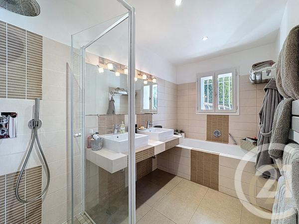 Maison à vendre  7 pièces - 229,49 m2 MOUGINS - 06