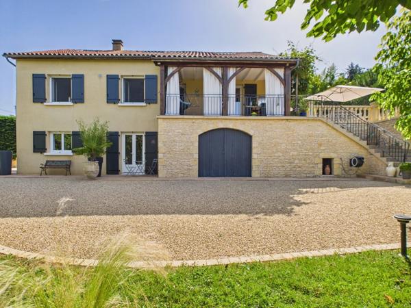 Belle maison de 5 chambres avec piscine, appartement indépendant et garage, à quelques minutes de Sarlat