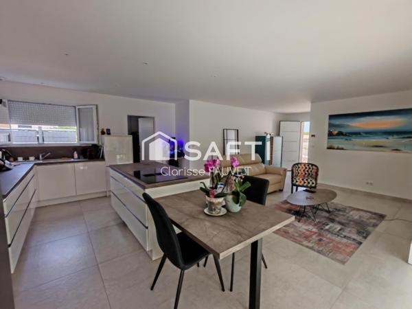 Maison contemporaine de 2023