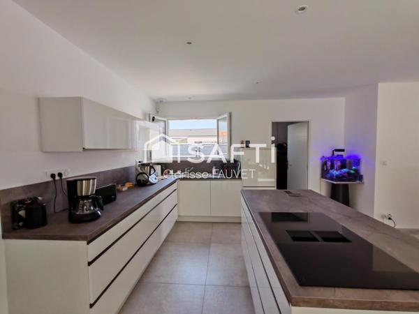 Maison contemporaine de 2023