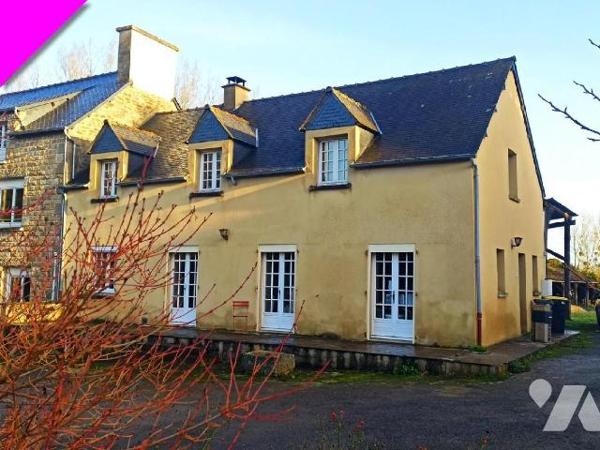 Maison proche commodités comprenant :
Au RDC : Entrée avec placard, pièce principale avec inser...