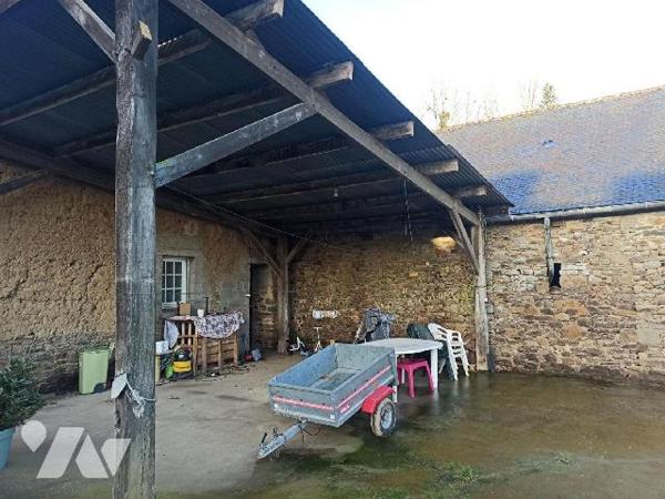 Maison proche commodités comprenant :
Au RDC : Entrée avec placard, pièce principale avec inser...