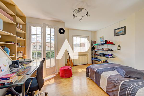 Maison Rueil Malmaison 6 pièce(s) 152m2 €1 099 000 ** - Référence 19954