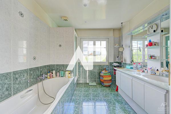 Maison Rueil Malmaison 6 pièce(s) 152m2 €1 099 000 ** - Référence 19954