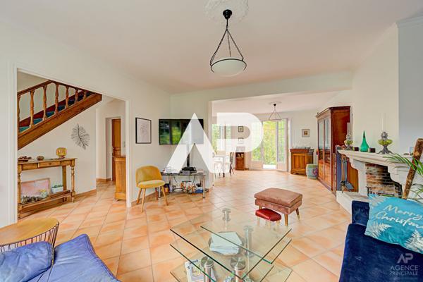 Maison Rueil Malmaison 6 pièce(s) 152m2 €1 099 000 ** - Référence 19954