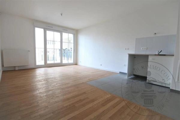 Location                                                      Appartement
                        
                     3 pièces                      65 m2                     à Maisons-Alfort