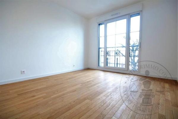 Location                                                      Appartement
                        
                     3 pièces                      65 m2                     à Maisons-Alfort