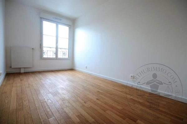 Location                                                      Appartement
                        
                     3 pièces                      65 m2                     à Maisons-Alfort