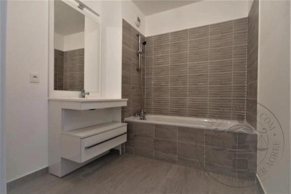 Location                                                      Appartement
                        
                     3 pièces                      65 m2                     à Maisons-Alfort