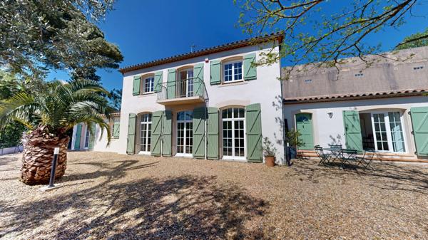 A CARCASSONNE, Maison de charme avec piscine