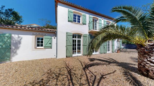 A CARCASSONNE, Maison de charme avec piscine