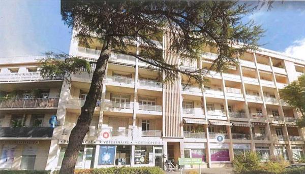 Avignon proche rempart quartier prisé au calme