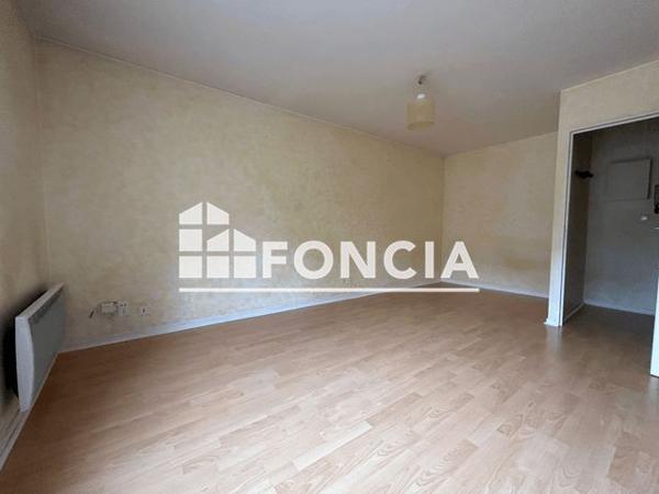 Location Studio 25.01 m² - 21/23 RUE GIROUARD Poitiers 86000