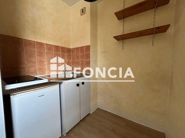 Location Studio 25.01 m² - 21/23 RUE GIROUARD Poitiers 86000