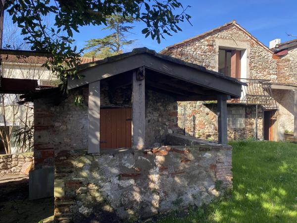 Charmante maison en pierre au cœur du centre historique de Penne-d’Agenais, avec une vue imprenable sur la basilique