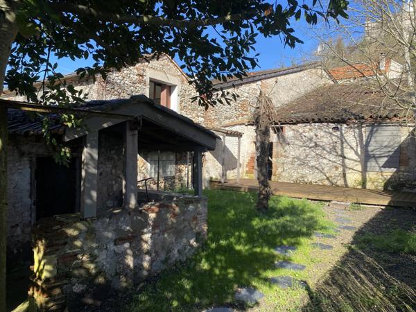 Charmante maison en pierre au cœur du centre historique de Penne-d’Agenais, avec une vue imprenable sur la basilique