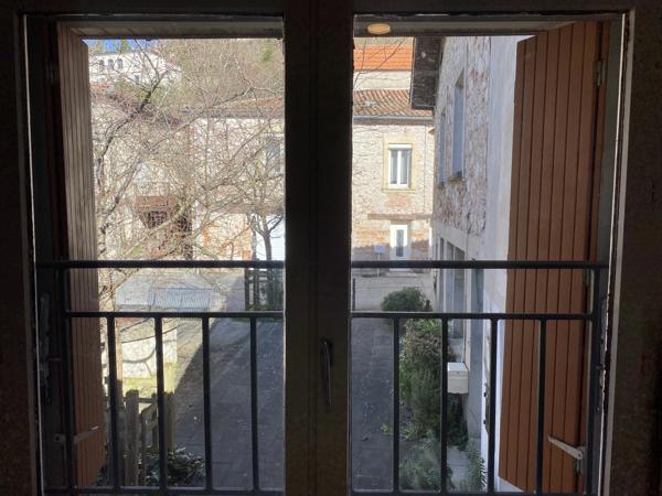 Charmante maison en pierre au cœur du centre historique de Penne-d’Agenais, avec une vue imprenable sur la basilique