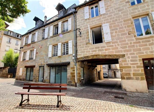 444 000 - Brive centre : Maison de caractère 230m² avec TERRASSE, 2 GARAGE + local/apt indépendant